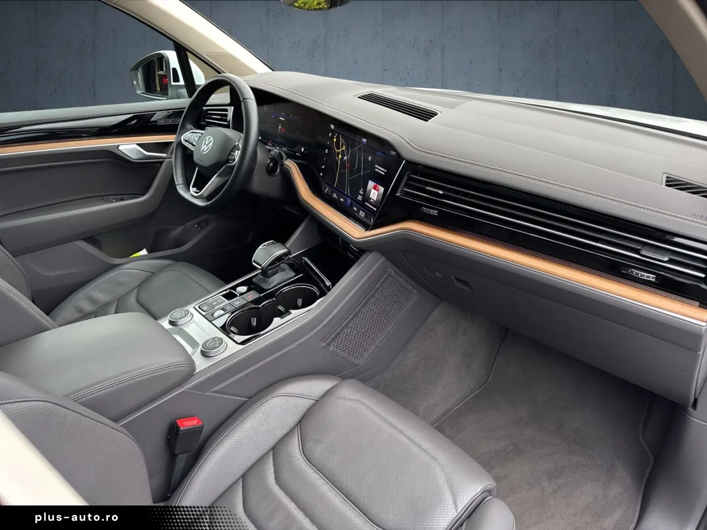 VW Touareg Atmosphere eHybrid AHK Matrix 360 21  EO