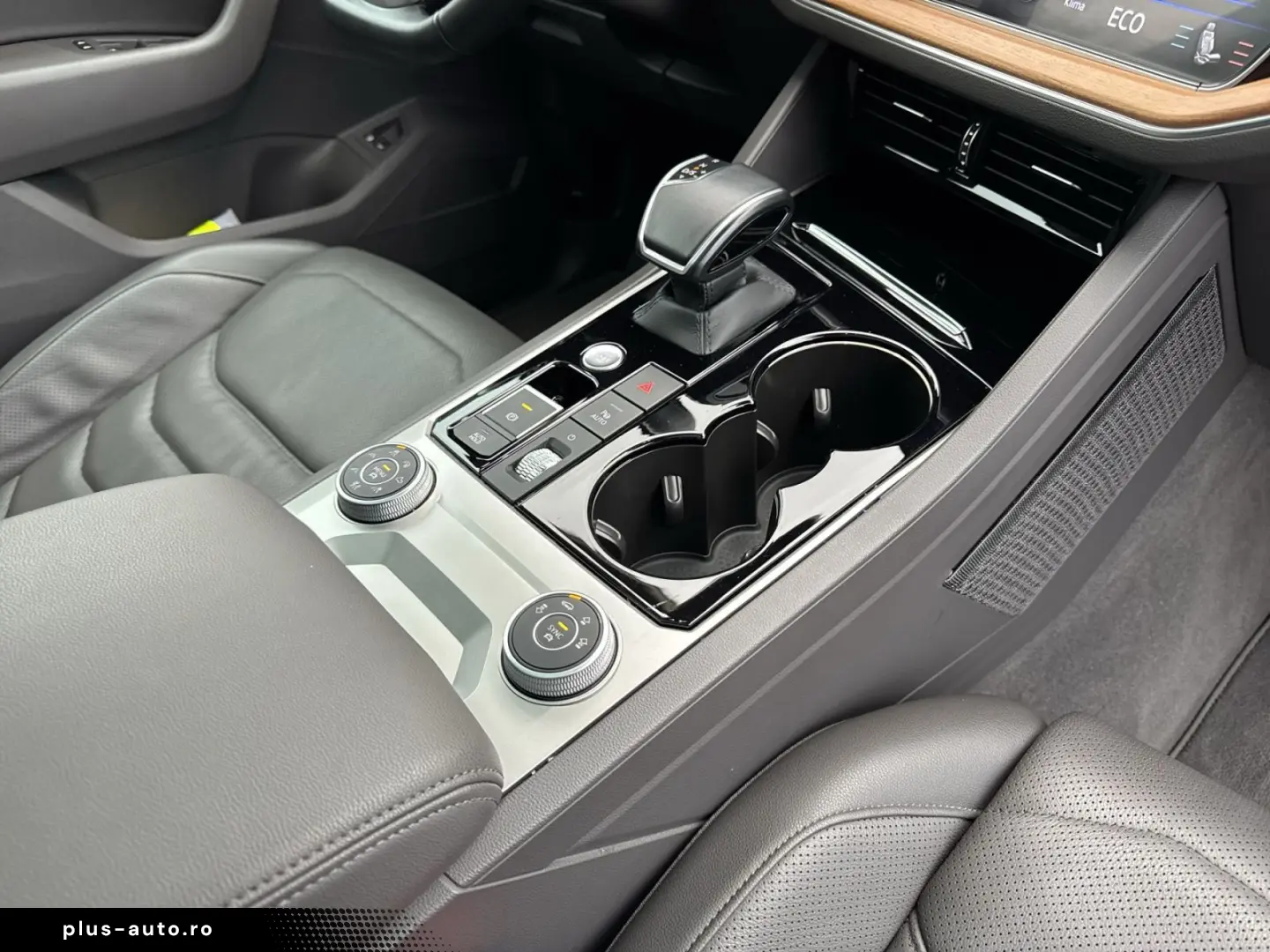 VW Touareg Atmosphere eHybrid AHK Matrix 360 21  EO