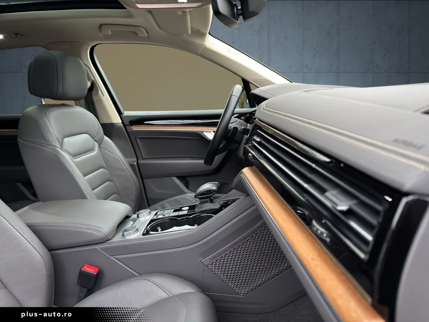 VW Touareg Atmosphere eHybrid AHK Matrix 360 21  EO