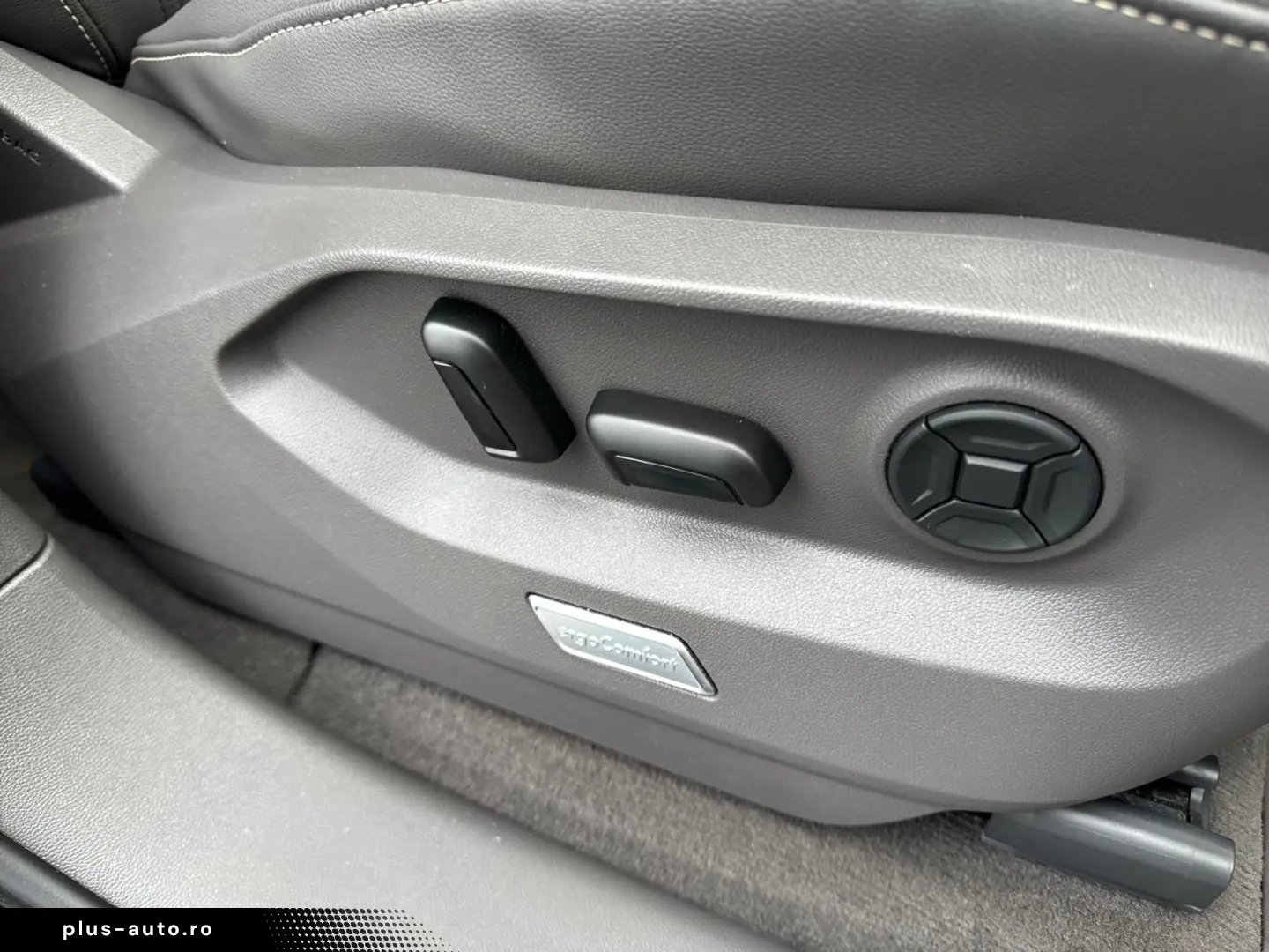 VW Touareg Atmosphere eHybrid AHK Matrix 360 21  EO