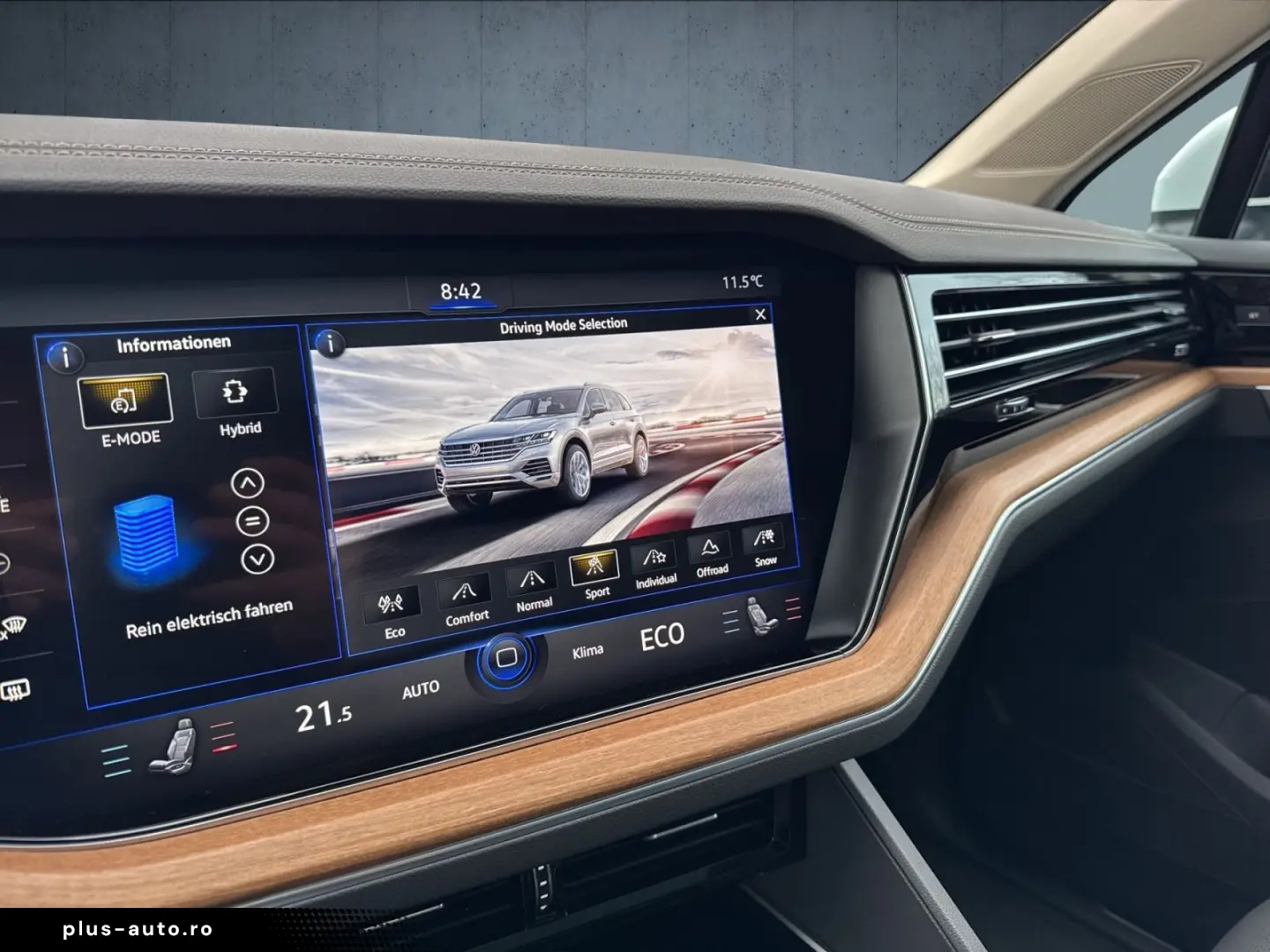 VW Touareg Atmosphere eHybrid AHK Matrix 360 21  EO