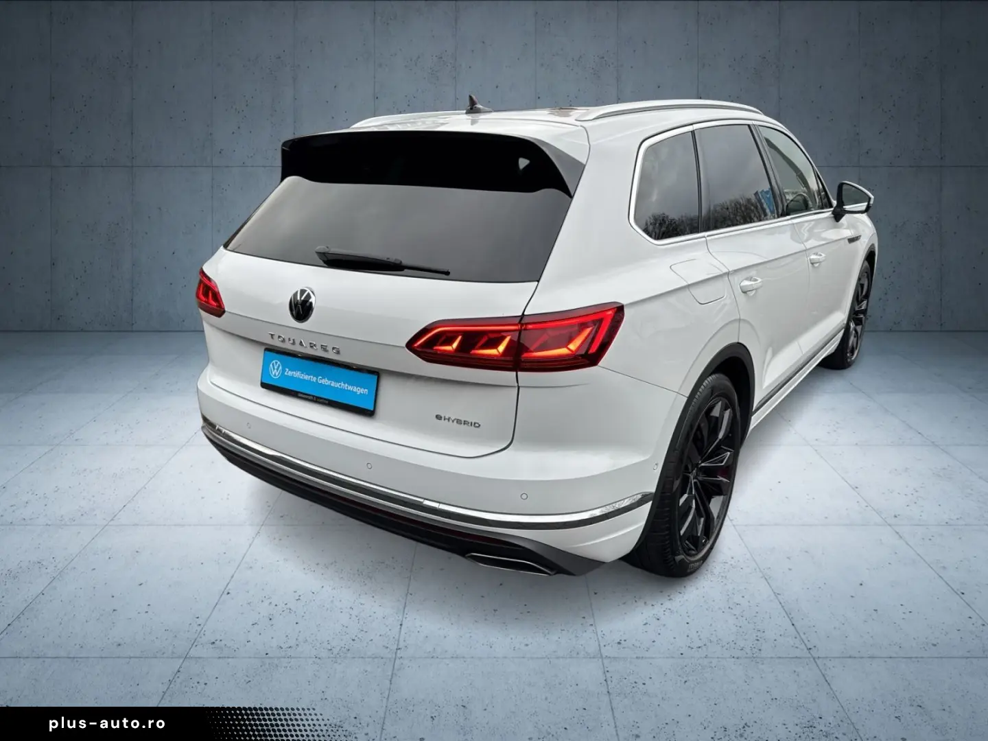 VW Touareg Atmosphere eHybrid AHK Matrix 360 21  EO