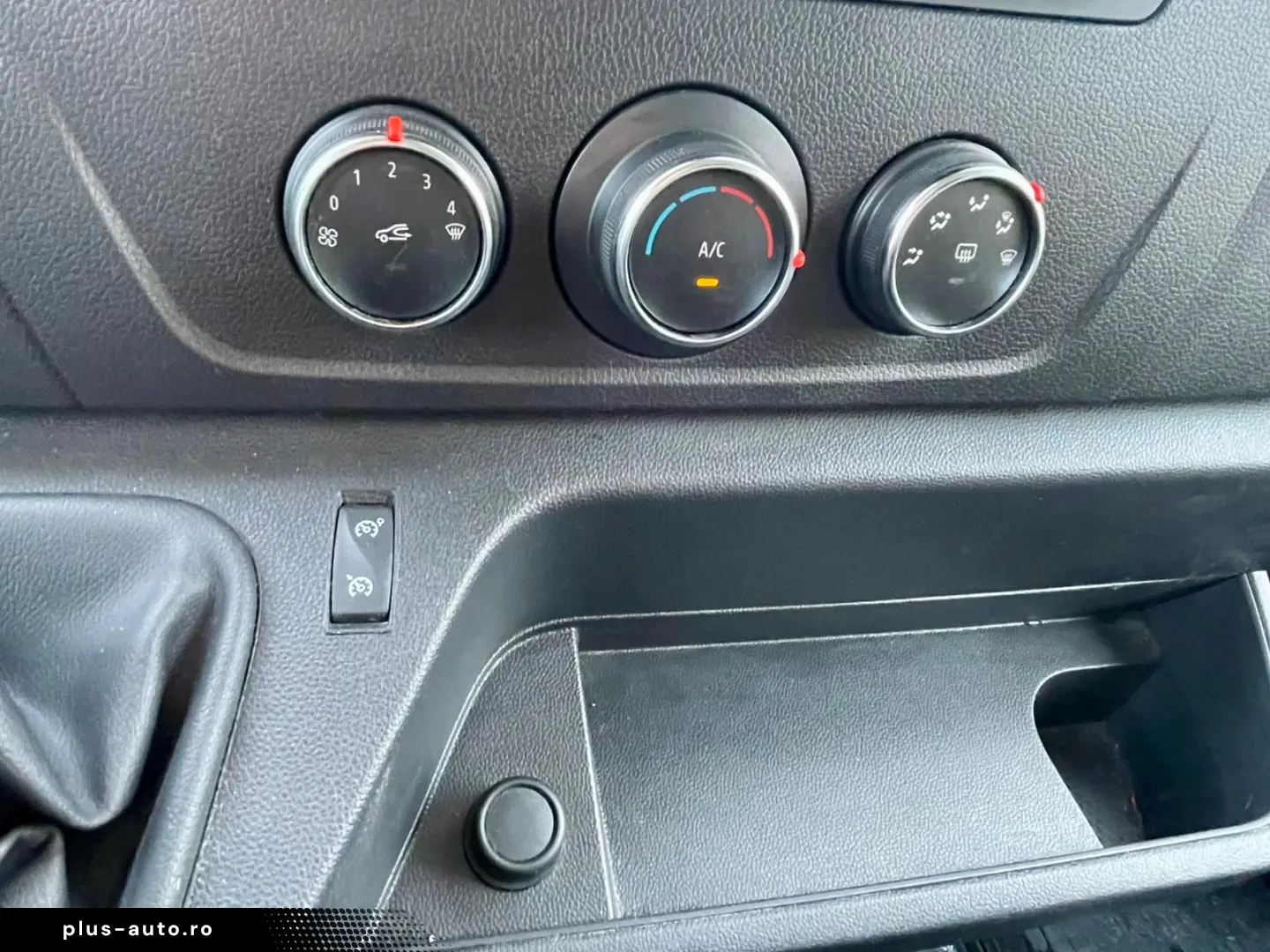 Renault Master 2.3 Blue 135 TT Furgon CD 3 5t L3H2 9 m3