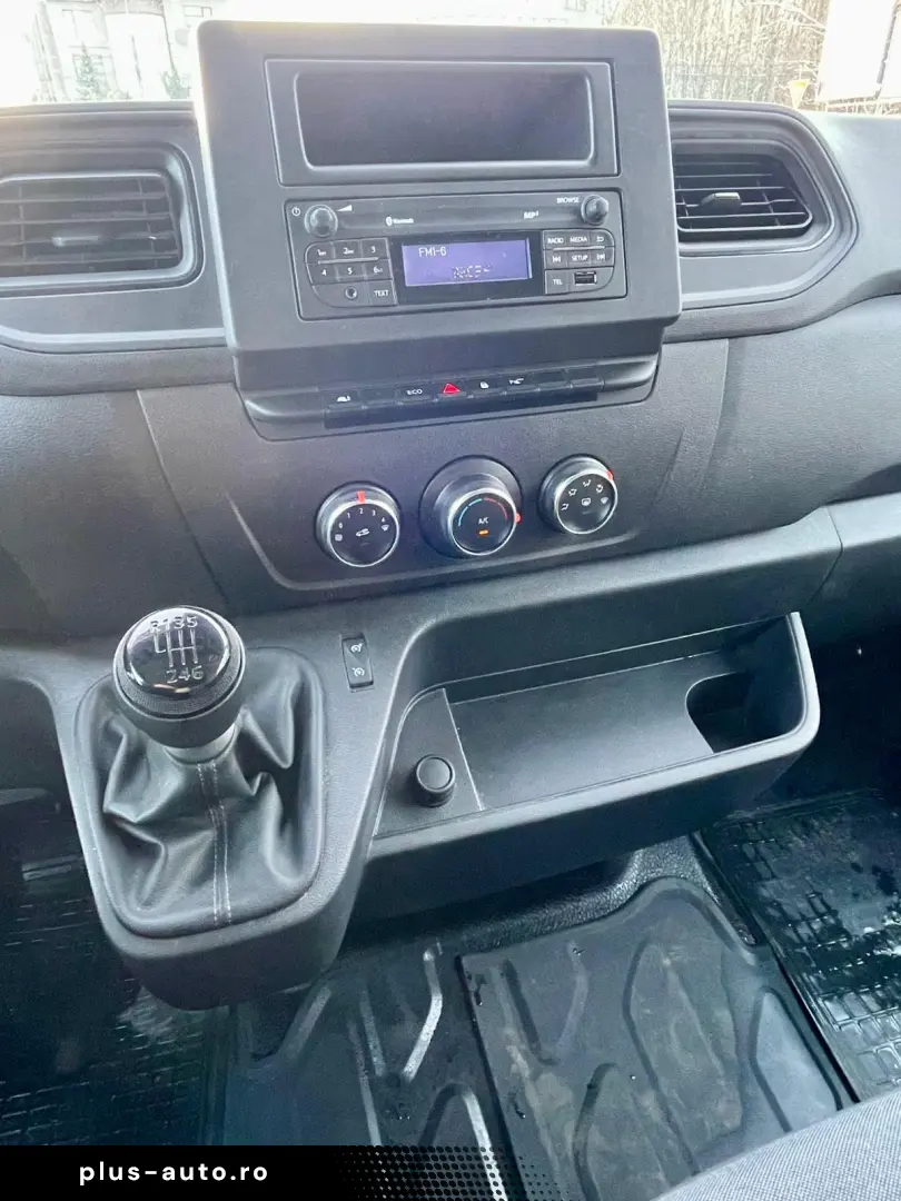 Renault Master 2.3 Blue 135 TT Furgon CD 3 5t L3H2 9 m3