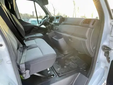 Renault Master 2.3 Blue 135 TT Furgon CD 3 5t L3H2 9 m3