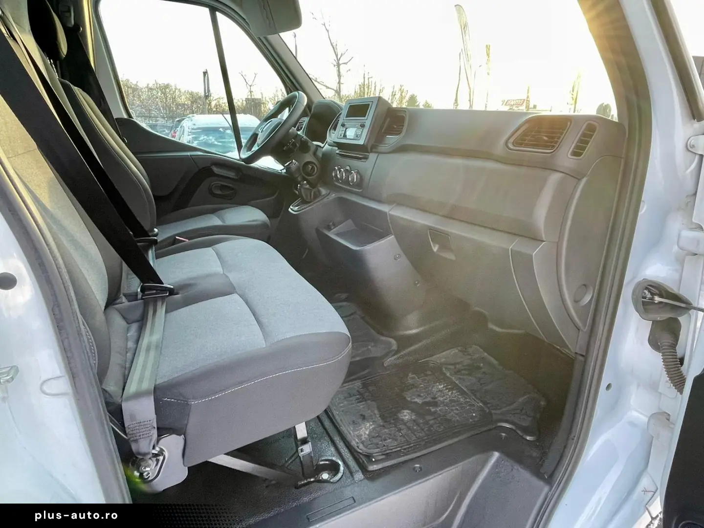 Renault Master 2.3 Blue 135 TT Furgon CD 3 5t L3H2 9 m3