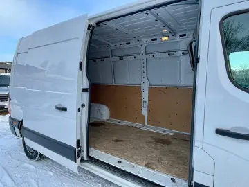 Renault Master 2.3 Blue 135 TT Furgon CD 3 5t L3H2 9 m3