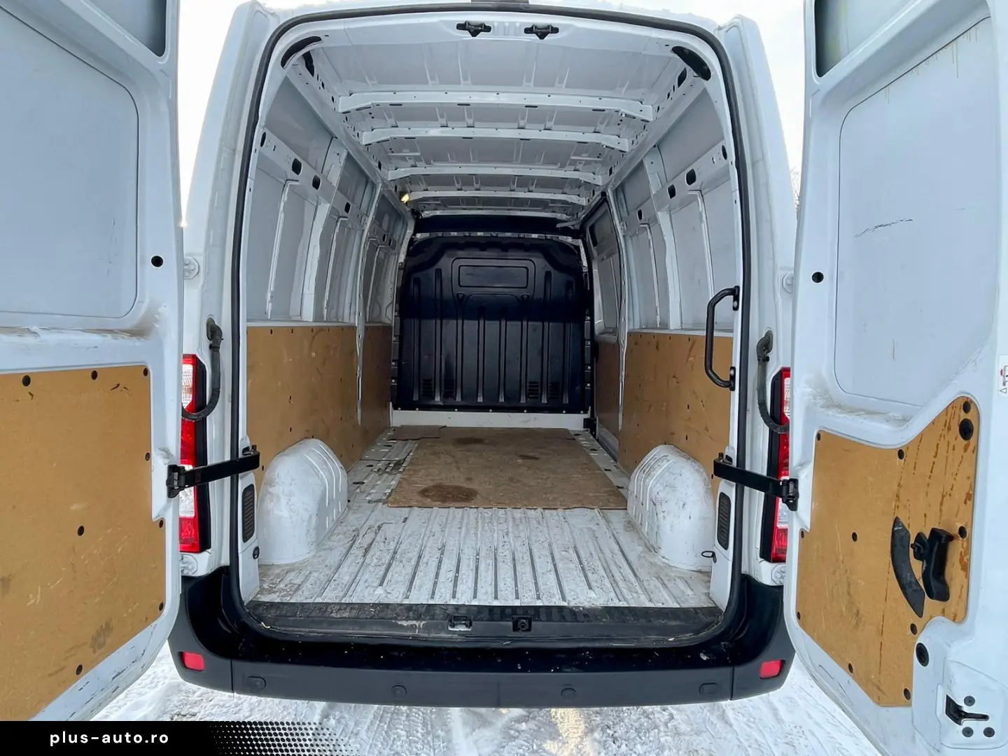 Renault Master 2.3 Blue 135 TT Furgon CD 3 5t L3H2 9 m3