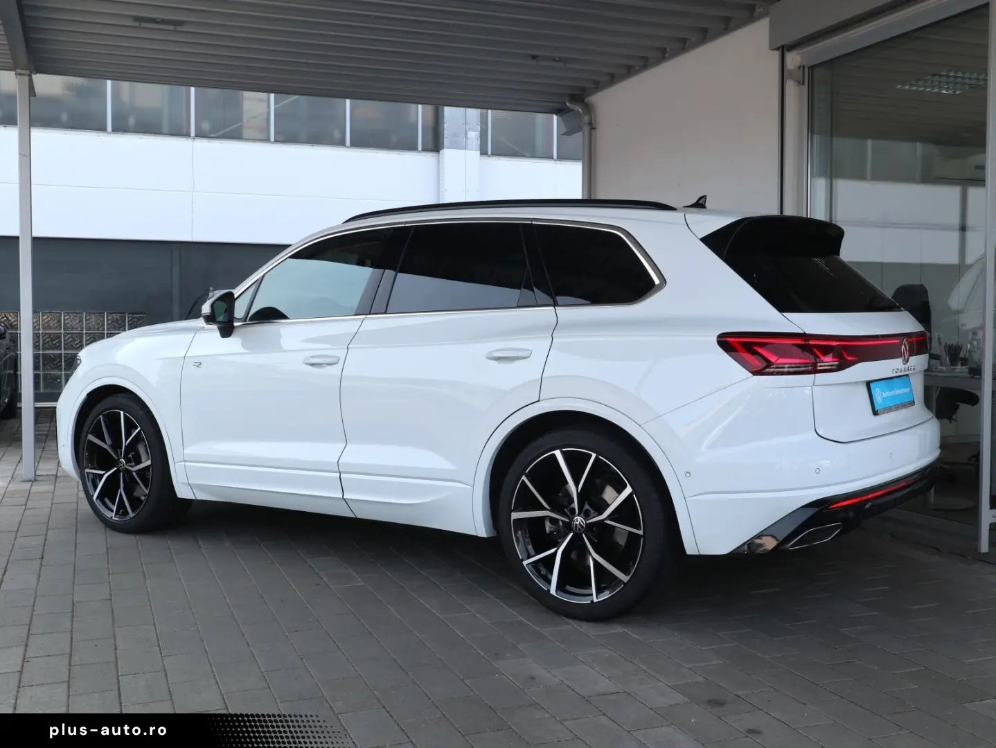 VW Touareg R-Line 3.0 V6 TSI DSG 4Motion PANO AHK L