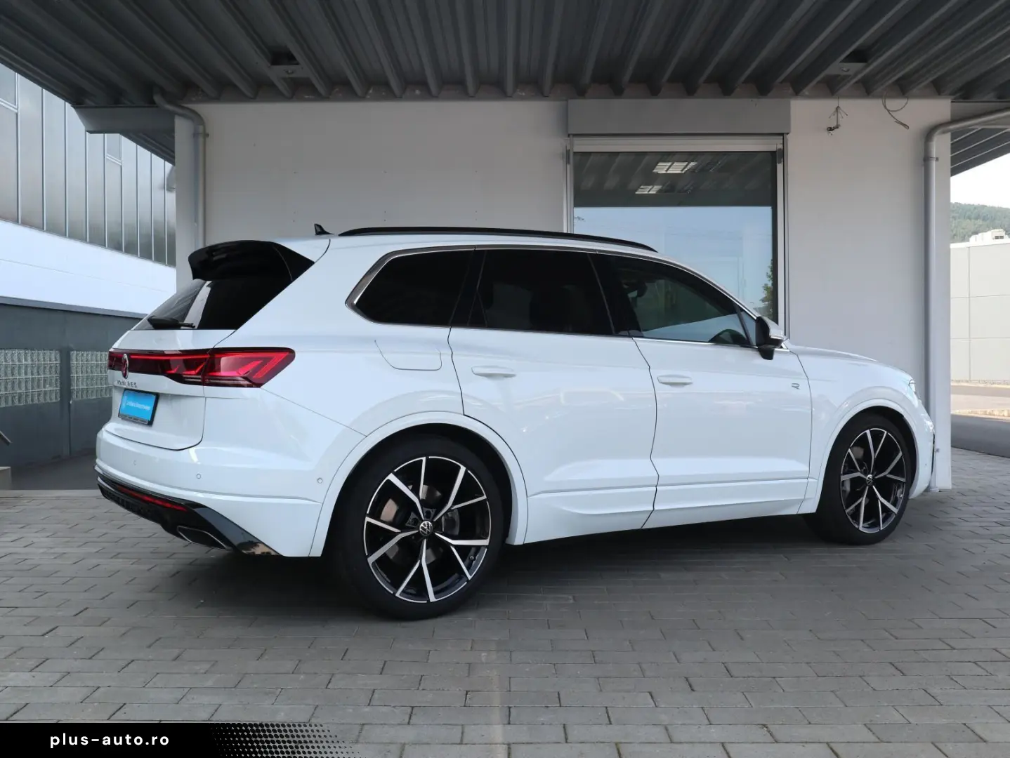 VW Touareg R-Line 3.0 V6 TSI DSG 4Motion PANO AHK L