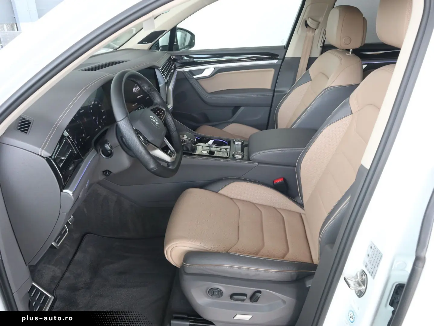 VW Touareg R-Line 3.0 V6 TSI DSG 4Motion PANO AHK L