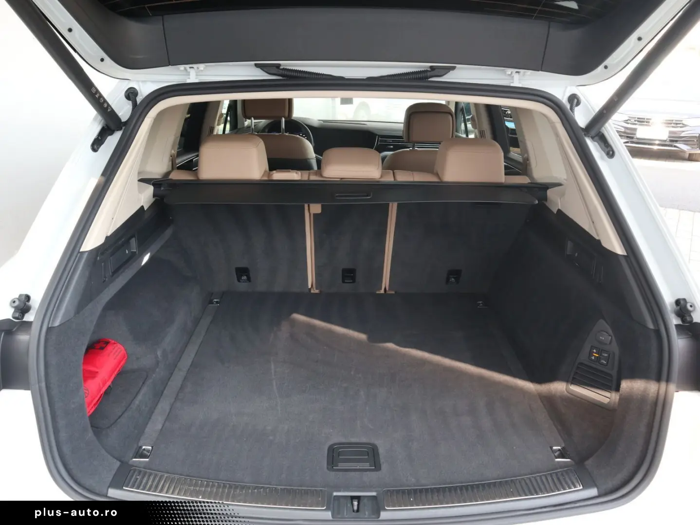 VW Touareg R-Line 3.0 V6 TSI DSG 4Motion PANO AHK L