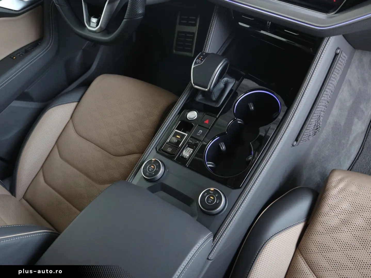 VW Touareg R-Line 3.0 V6 TSI DSG 4Motion PANO AHK L