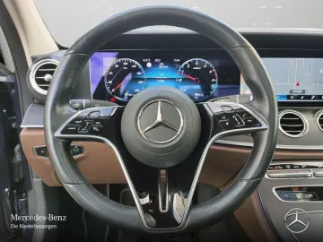 MERCEDES-BENZ E 300 de 4M AMG Pano FAHRASS  Burme 360  HUD