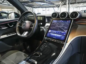 MERCEDES-BENZ GLC 220 d 4M AMG Panorama Rückfahrkamera LED