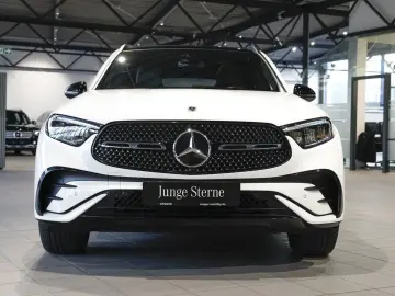 MERCEDES-BENZ GLC 220 d 4M AMG Panorama Rückfahrkamera LED