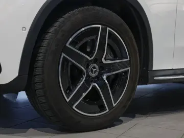 MERCEDES-BENZ GLC 220 d 4M AMG Panorama Rückfahrkamera LED