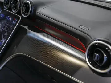 MERCEDES-BENZ GLC 220 d 4M AMG Panorama Rückfahrkamera LED