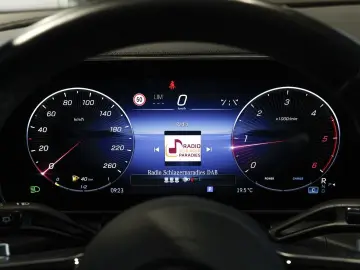 MERCEDES-BENZ GLC 220 d 4M AMG Panorama Rückfahrkamera LED