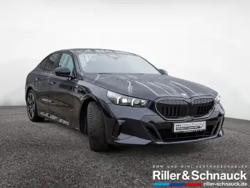 BMW 520i M-Sport Pro SITZBELÜFTUNG PANO 360  STANDHZ