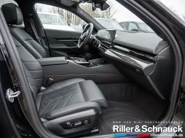 BMW 520i M-Sport Pro SITZBELÜFTUNG PANO 360  STANDHZ