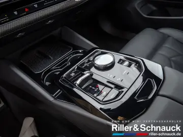 BMW 520i M-Sport Pro SITZBELÜFTUNG PANO 360  STANDHZ