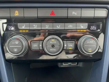 VW T-Roc United R-Line 2.0 TDI DSG 4M LED AHZV ACC