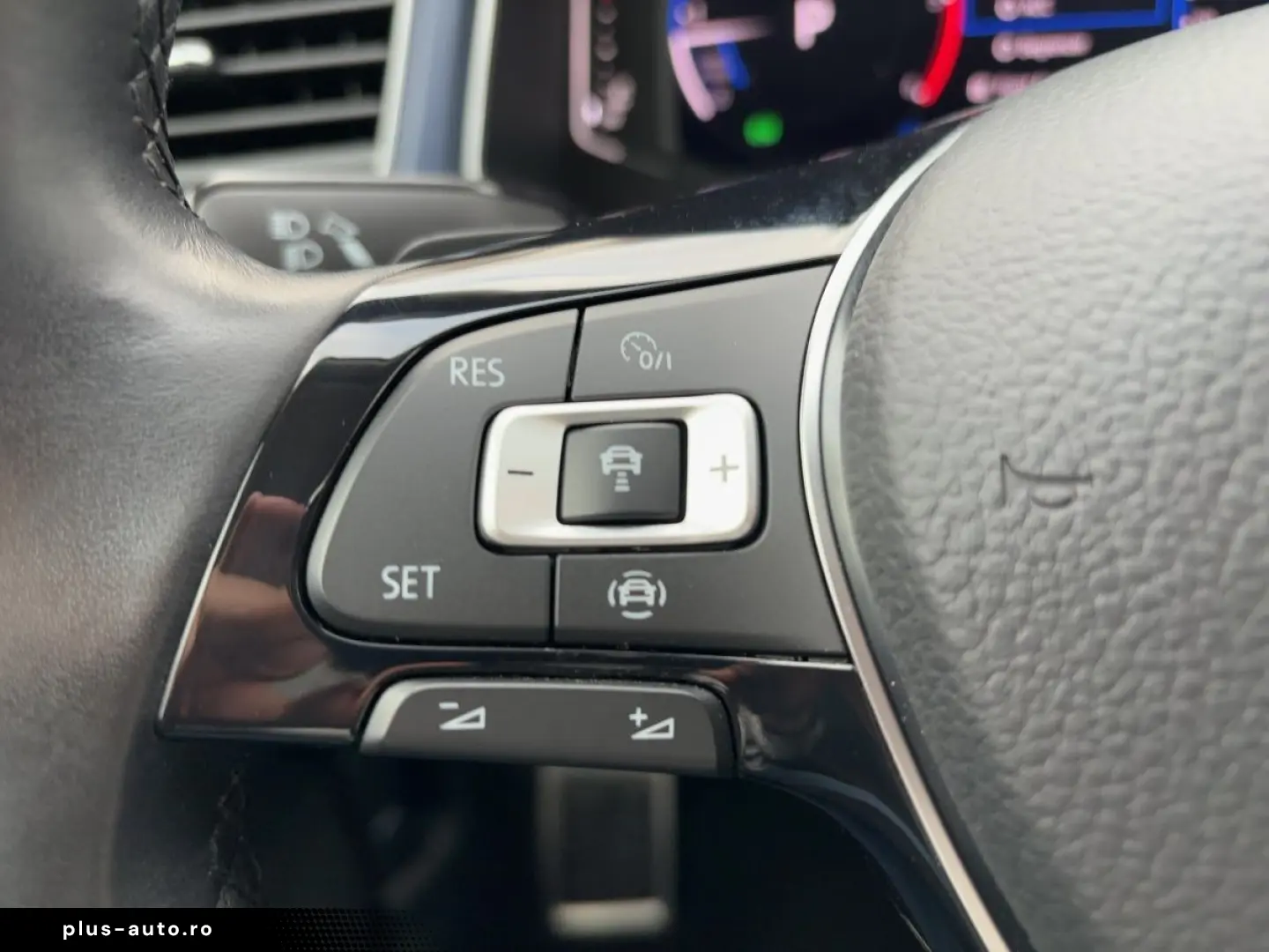 VW T-Roc United R-Line 2.0 TDI DSG 4M LED AHZV ACC