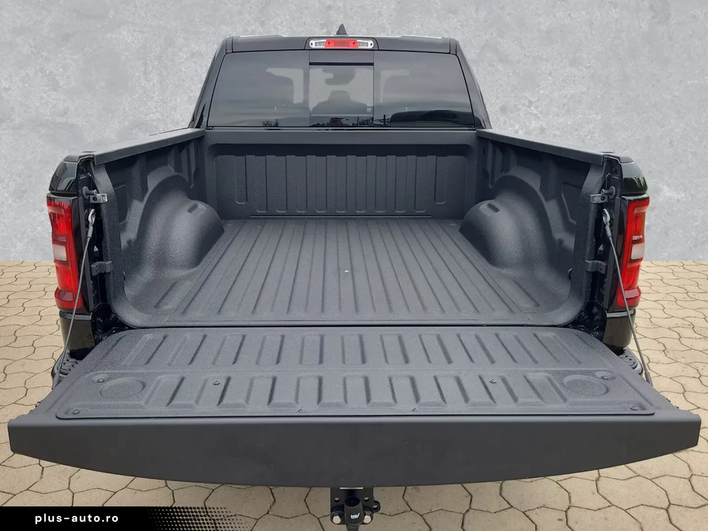 Dodge 1500 Crew Cab 4x4 Tradesman Night 6-loc  MY25