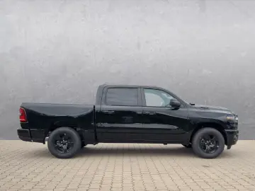 Dodge 1500 Crew Cab 4x4 Tradesman Night 6-loc  MY25