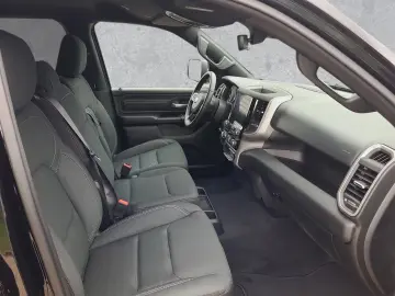 Dodge 1500 Crew Cab 4x4 Tradesman Night 6-loc  MY25