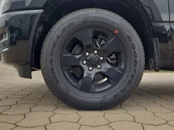 Dodge 1500 Crew Cab 4x4 Tradesman Night 6-loc  MY25