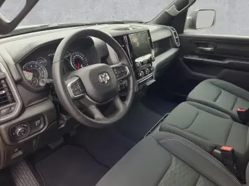 Dodge 1500 Crew Cab 4x4 Tradesman Night 6-loc  MY25