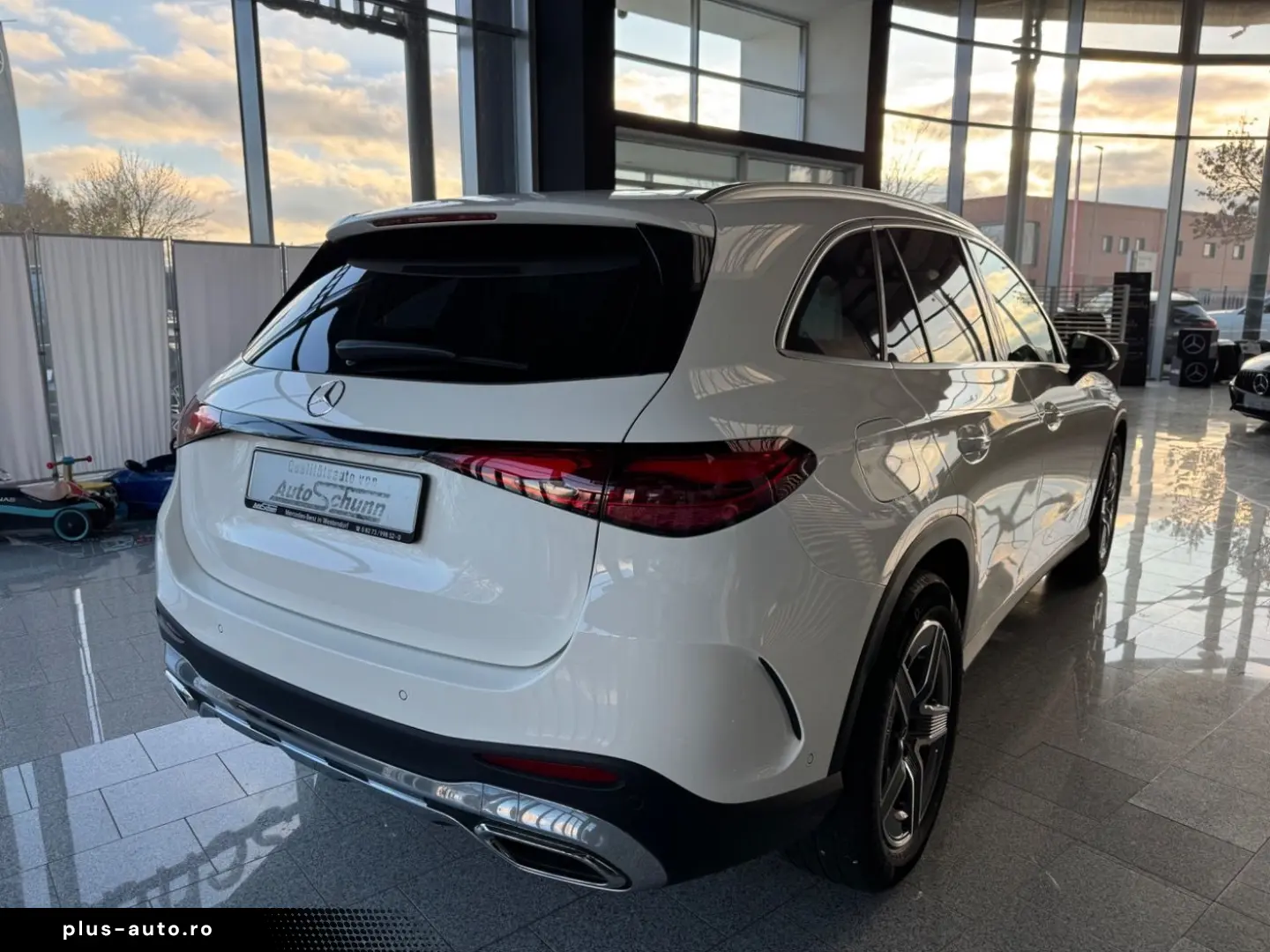 MERCEDES-BENZ GLC 220 d 4M AMG Pano AHK Winter-Paket Kamera