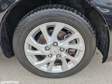 Toyota Auris 1.8 L VVT-i Hybrid Sol