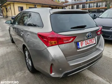 Toyota Auris 1.8 L VVT-i Hybrid Sol