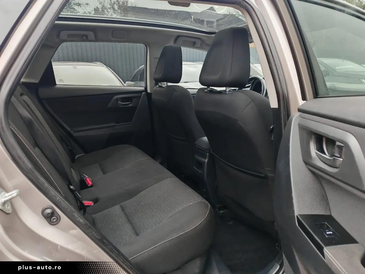 Toyota Auris 1.8 L VVT-i Hybrid Sol