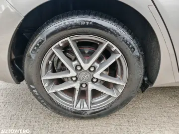 Toyota Auris 1.8 L VVT-i Hybrid Sol