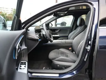 MERCEDES-BENZ E 300 e AMG Sport Advanced Superscreen Distr.