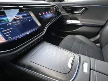 MERCEDES-BENZ E 300 e AMG Sport Advanced Superscreen Distr.