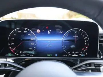 MERCEDES-BENZ E 300 e AMG Sport Advanced Superscreen Distr.