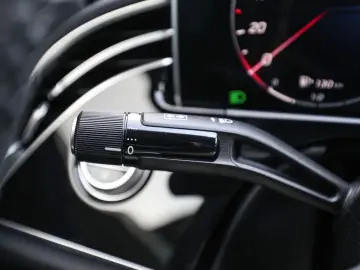 MERCEDES-BENZ E 300 e AMG Sport Advanced Superscreen Distr.