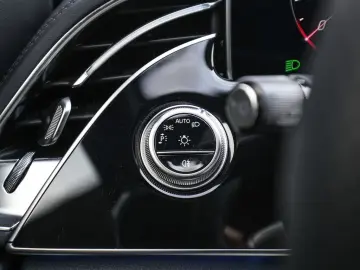 MERCEDES-BENZ E 300 e AMG Sport Advanced Superscreen Distr.