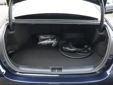 MERCEDES-BENZ E 300 e AMG Sport Advanced Superscreen Distr.