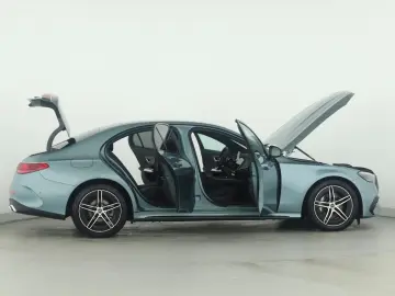 MERCEDES-BENZ E 220 d AMG Advanced LED Night Distronic