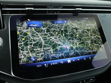 MERCEDES-BENZ E 220 d AMG Advanced LED Night Distronic