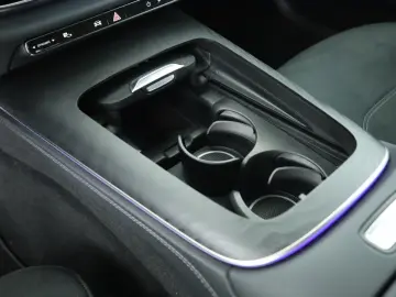 MERCEDES-BENZ E 220 d AMG Advanced LED Night Distronic