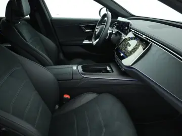 MERCEDES-BENZ E 220 d AMG Advanced LED Night Distronic