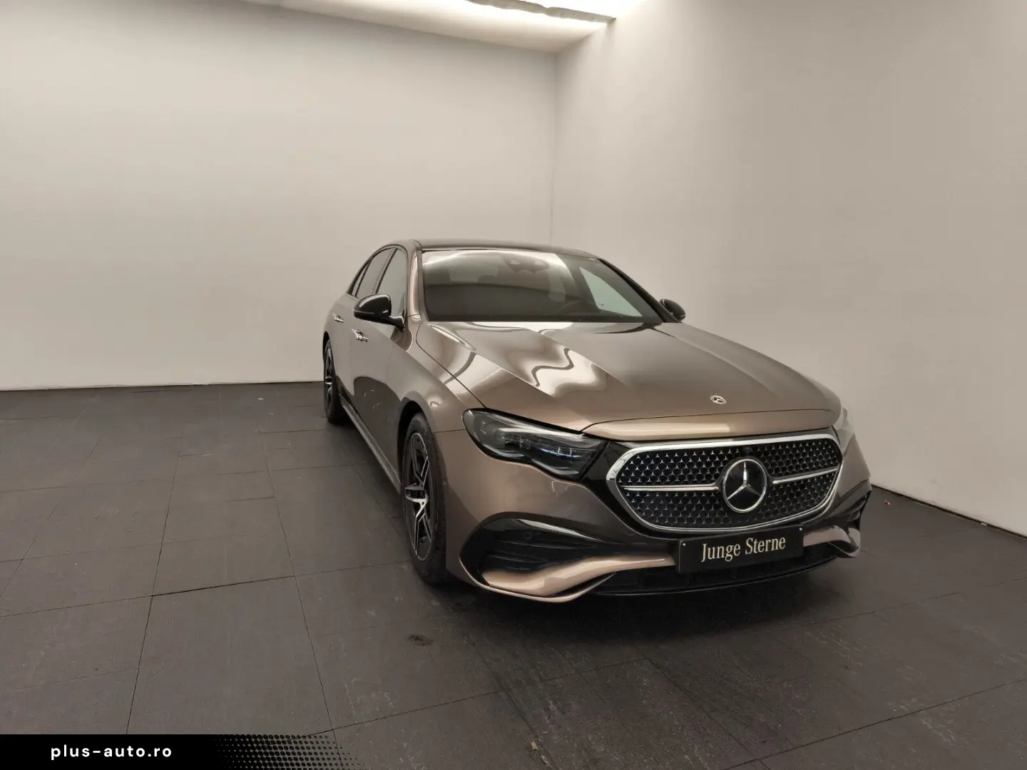 MERCEDES-BENZ E 220 d AMG Prem Plus Pano Distr SuperScreen