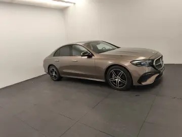 MERCEDES-BENZ E 220 d AMG Prem Plus Pano Distr SuperScreen